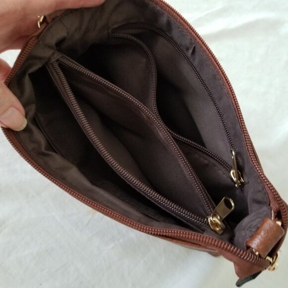 NEW! Trendy Faux Leather Purse/Crossbody/Shoulder Bag w/Detachable Woven Strap - Picture 10 of 13